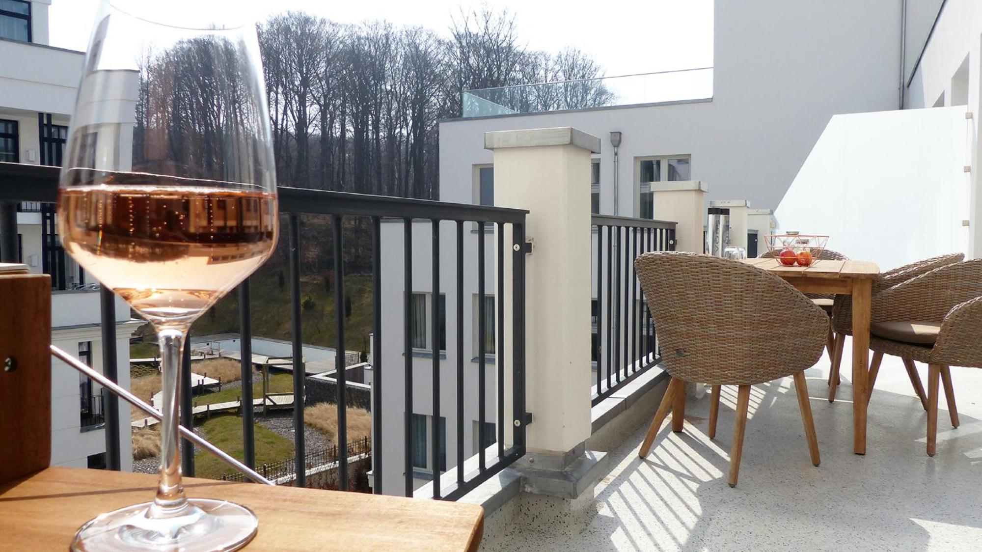 Pool Und Sauna Mit Meerblick, Direkt An Der Seebruecke - First Sellin Fewo 3 8 Exterior foto